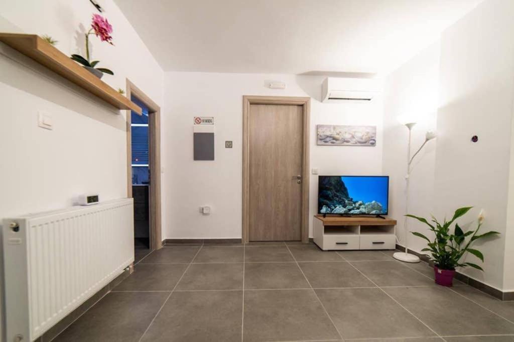 Апартаменти Brand New Aprt With Backyard In Lycabettus Hill ! Афіни Екстер'єр фото