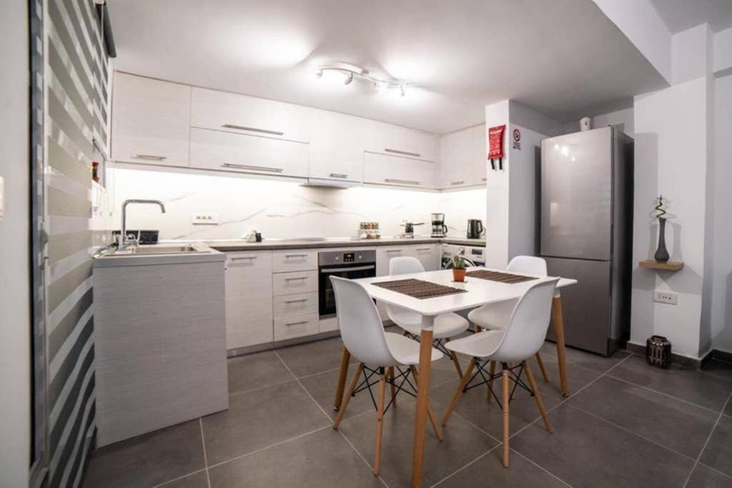 Апартаменти Brand New Aprt With Backyard In Lycabettus Hill ! Афіни Екстер'єр фото
