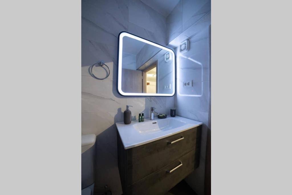 Апартаменти Brand New Aprt With Backyard In Lycabettus Hill ! Афіни Екстер'єр фото